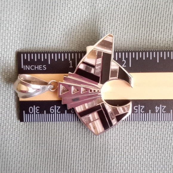 NATIVE AMERICAN INLAY BLACK ONYX AND SHELL TUXEDO BEAR PENDANT - Picture 6 of 8